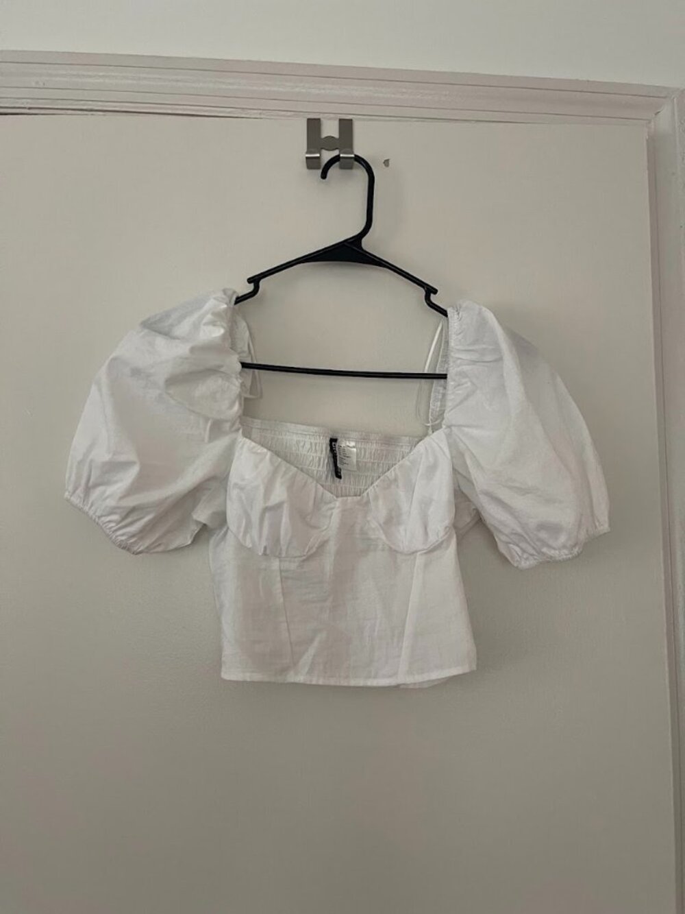 H&M Divided White Puff Sleeve Crop Top